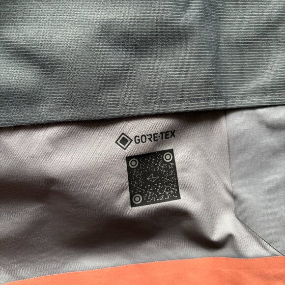 (M) VIEV Gemma Mid-Length Gore-Tex Jacket - for rain/snowsports - Picture 7 of 11